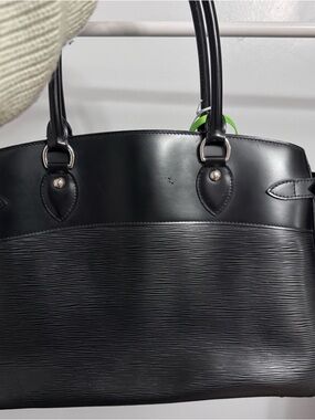Louis Vuitton Epi-Leather  Tote Leather Handbag